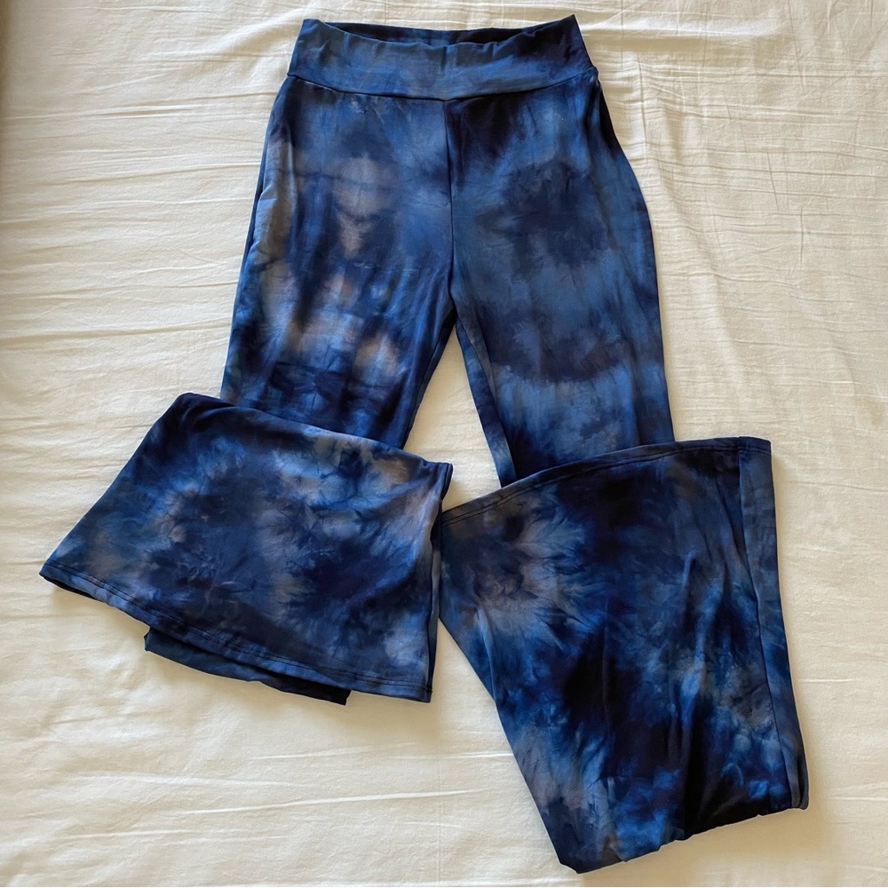 ❌SOLD❌New high waisted wide leg bell bottom tie dye yoga pants in blue